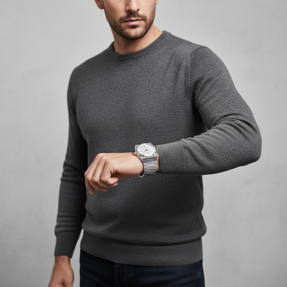 Modelo viendo la hora